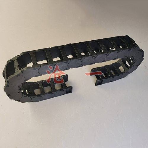 尼龍和塑料拖鏈